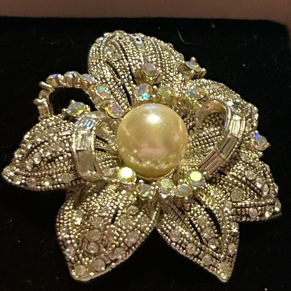 Vintage Silvertone clear and AB rhinestone brooch/pendant - Picture 2 of 7